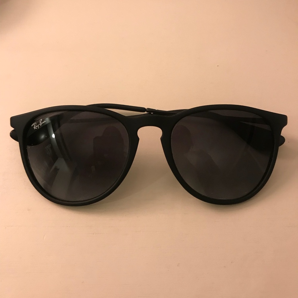 rayban sunglasses barely worn GREAT CONDITION